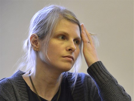 Anastazie Hagenová-Hryajová u soudu.