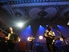 Dritelé Grammy za album Babel a ceny pro nejlepí skupinu z letoních Brit Awards, folk-rocková tveice Mumford & Sons, zahrála ve stedu ve velkém sále praské Lucerny. 