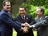  Hugo Chávez (uprosted) s prezidentem Mexika Vicentem Foxem (nalevo) a kolumbijským prezidentem Andresem Pastranou 