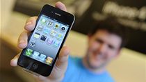 Ben Paton, který si koupil iPhone 4 jako první v Británii | na serveru Lidovky.cz | aktuální zprávy
