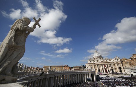Svatopetrské námstí ve Vatikánu, plné vících