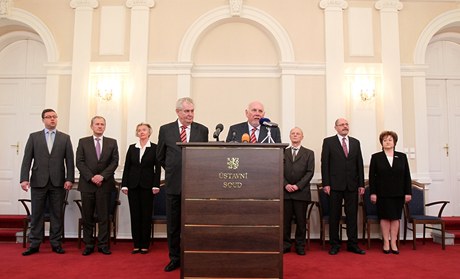 Jména prezident konzultoval s pedsedou soudu Pavlem Rychetským.