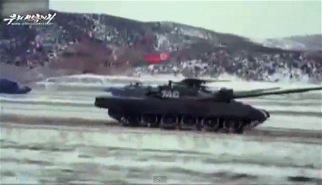 Severokorejské tanky pekraují jiní hranici.