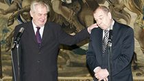 Máte pravdu, pane prezidente. Miloš Zeman (vlevo) a předseda odborů Jaroslav Zavadil. | na serveru Lidovky.cz | aktuální zprávy