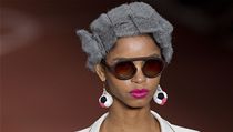 Na brazilském týdnu módy v Sao Paulu vyvolaly rozruch paruky v afro stylu vyrobené z jemné drátěnky. | na serveru Lidovky.cz | aktuální zprávy