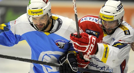 Plze - Slavia Praha. Pavel Kapaík z Plzn (vlevo) a Pavel Kolaík ze Slavie