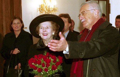 Václav Klaus se v roce 1999 v Praze setkal s bývalou britskou premiérkou Margaret Thatcherovou.