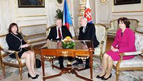 S Milošem Zemanem přiletělo do Bratislavy minimum novinářů, jako doprovod prezidenta byl vybrán pouze deník Právo, ČTK a internetový deník Parlamentní listy. | na serveru Lidovky.cz | aktuální zprávy