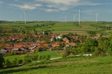 Banát zaplavily vtrné elektrárny. Obyvatelé nemohou spát a trápí je bolesti hlavy.