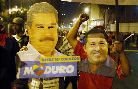 Venezueltí vládci: po zesnulém Hugo Chávezovi (vpravo) pevzal pochode...