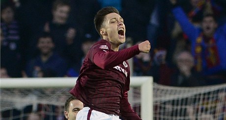 Autor druhého gólu Sparty Václav Kadlec se raduje