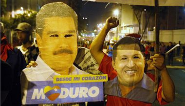 Venezuelt vldci: po zesnulm Hugo Chvezovi (vpravo) pevzal pochode...