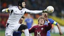 Český brankář Chelsea Petr Čech (vlevo) a Vladimir Djadjun z Kazaně | na serveru Lidovky.cz | aktuální zprávy