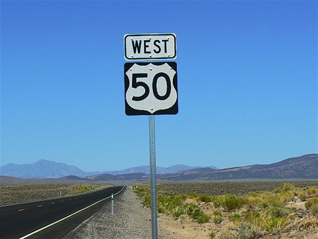 Silnice US 50 vede napí centrální Nevadou