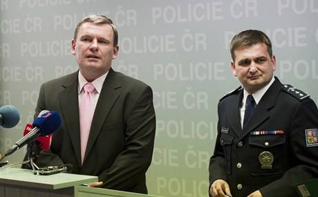 éf protikorupní policie Tomá Martinec (vlevo), který rezignuje k 15. kvtnu na svou funkci s policejním prezidentem Martinem ervíkem.