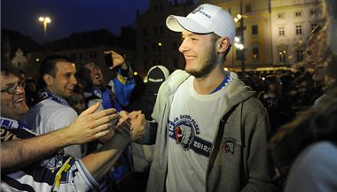 Marek Mazanec oslavuje titul na plzeskm nmst.