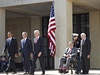 Barack Obama, George W. Bush, Bill Clinton, George H. W. Bush a Jimmy Carter.