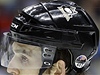Hrái Pittsburghu mli na helmách nálepky na památku obtí po bombovém útoku v Bostonu.