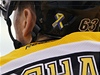 Bostonský Marchand ml také na helm stuku "Boston Strong".