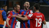 Radost fotbalistů Plzně Pavla Horvátha (vlevo), Radima Řezníka a Jana Kovaříka | na serveru Lidovky.cz | aktuální zprávy