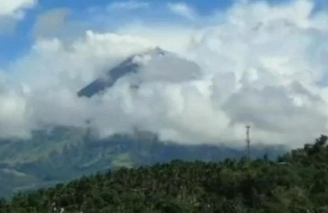 Po erupci filipínského vulkánu zahynuli tyi horolezci