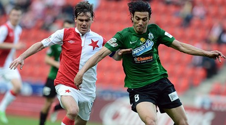 Slavia Praha - Jablonec. Karol Kisel ze Slavie (vlevo) a Daniel Silva Rossi z Jablonce