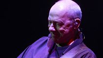 Mark Knopfler zatím vydal u společnosti Universal sedm titulů: Golden Heart (1996), Sailing To Philadelphia (2000), The Ragpickers Dream (2002), Shangri-La (2004), All The Road Running (2006), Kill To Get Crimson (2007) a Get Lucky (2009). | na serveru Lidovky.cz | aktuální zprávy
