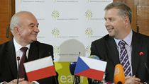 Český ministr zemědělství Petr Bendl (vpravo) a polský ministr zemědělství a rozvoje venkova Stanislaw Kalemba vystoupili 6. května na tiskové konferenci po jednání v Praze. | na serveru Lidovky.cz | aktuální zprávy