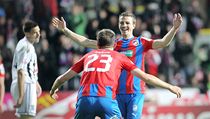 Fotbalisté Plzně Vladimír Darida (čelem) a Marek Bakoš | na serveru Lidovky.cz | aktuální zprávy