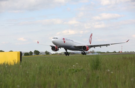 eské aerolinie mají opt po letech letadlo pro dálkové linky. 