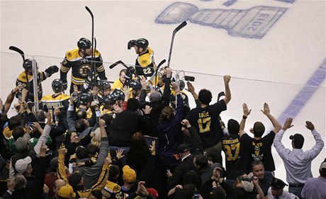 Radost hokejist i fanouk Bostonu Bruins