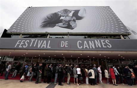 Návtvníci filmového festivalu v Cannes