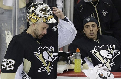 Brankai Pittsburghu Tomá Vokou (vlevo) a Marc-Andre Fleury.