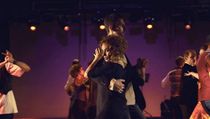 Z inscenace SND Koně se také střílejí | na serveru Lidovky.cz | aktuální zprávy