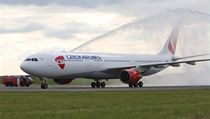 Airbus A330 v barvch SA piletl v ter odpoledne na prask letit Vclava Havla. Od 1. ervence budou esk aerolinie letadlo vyuvat na trase Praha - Soul.
