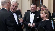 Miloš Zeman s chotí při přípitku na slavnostním zahájení Pražského jara | na serveru Lidovky.cz | aktuální zprávy