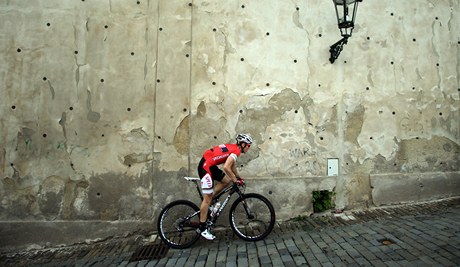 Závod horských kol Praské schody - Memoriál Roberta Bakaláe. eský cyklista Jaroslav Kulhavý