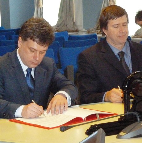 Ministr spravedlnosti Pavel Blaek se svým protjkem Alexandrem Konovalovem.