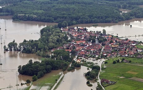 Zaplavená krajina u Mlníka.