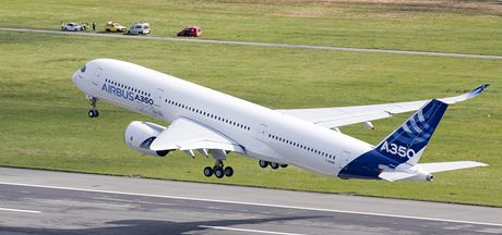 Ti dny ped paskm aerosalonem spn absolvoval u jihofrancouzskho Toulouse svj prvn pokusn let nejnovj Airbus A350.