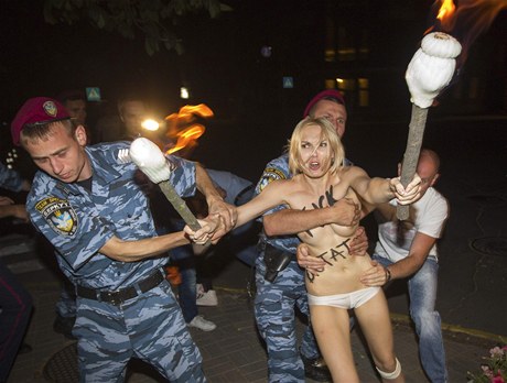 Demonstrace Femen. Tentokrát proti Lukaenkovi v Kyjev. 