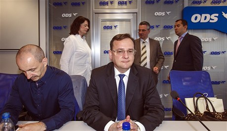 Petr Neas (vpravo) s Martinem Kubou (vlevo) na výkonné rad ODS.
