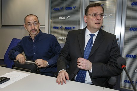Petr Neas (vpravo) a Martin Kuba na jednání ODS.