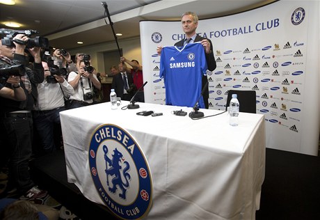 Fotbalový trenér José Mourinho se vrací do Chelsea
