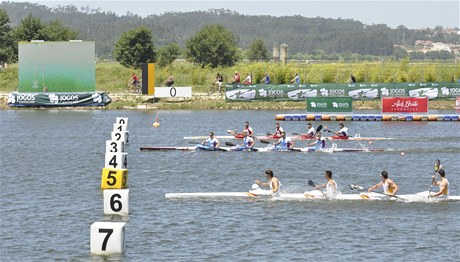 eský tykajak ve sloení (zleva) Daniel Havel, Luká Trefil, Josef Dostál a Jan trba vítzí 