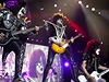 U nkolik hodin ped zaátkem koncertu se prostory ped vysoanskou halou zaplnily snadno rozpoznatelnými píznivci Kiss.