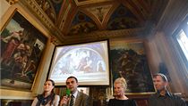 Konzervátorka Národního divadla Petra Daňhelová, Václav Pelouch, mecenáška ND Dadja Altenburgová-Kohlová a vedoucí restaurátor Tomáš Záhoř | na serveru Lidovky.cz | aktuální zprávy