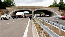 Dopravní spojení mezi Prahou a Českými Budějovicemi zrychlí a zkvalitní nový, pětadvacetikilometrový úsek dálnice D3, který byl 27. června slavnostně otevřen v Plané nad Lužnicí. | na serveru Lidovky.cz | aktuální zprávy