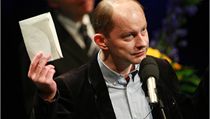 Filip Topol přebírá za svého otce, dramatika Josefa Topola, cenu Thalie (2009) | na serveru Lidovky.cz | aktuální zprávy