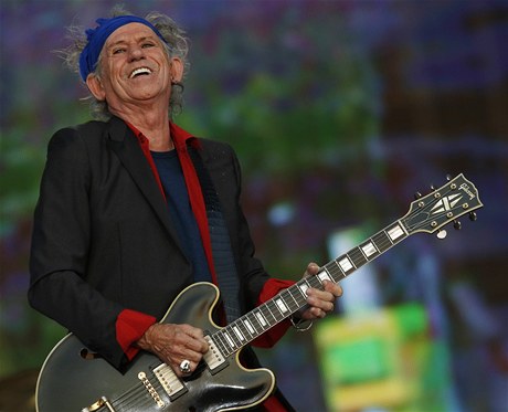 Kytarista Keith Richards si koncert dokázal uít.